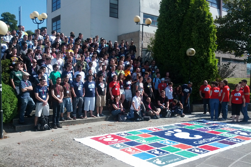Aufstellung zum Gruppenfoto der GUADEC 2012.