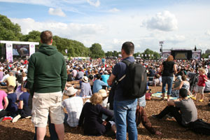 Für das Public Viewing im Hyde Park braucht man keine Tickets, sollte aber Sitzdecke, Sonnencreme und Regenschutz nicht vergessen. Für das Public Viewing im Hyde Park braucht man keine Tickets, sollte aber Sitzdecke, Sonnencreme und Regenschutz nicht vergessen.