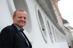 Geistige und körperliche Leistung müssen Hand in Hand gehen, sagt Psychiater und Hirnforscher Manfred Spitzer. Geistige und körperliche Leistung müssen Hand in Hand gehen, sagt Psychiater und Hirnforscher Manfred Spitzer.