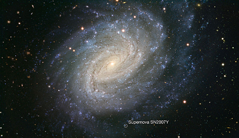 Die Galaxie NGC 1187 - am 
unteren Bildrand ist der Rest der jüngsten Supernova immer noch zu erkennen.
