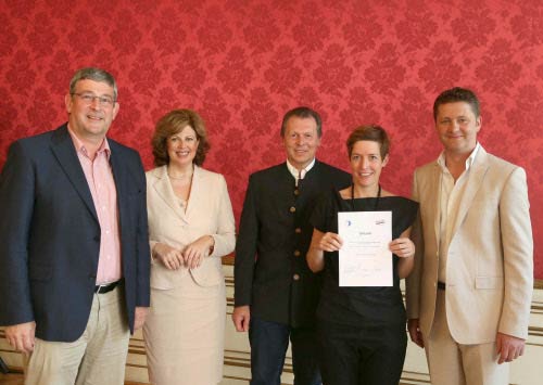 Benedikt Lutz (Donau Uni Krems), Marlies Buxbaum (bzd), Josef Berger-Schauer (ISN), die glückliche Stipendiatin Cloed Priscilla Baumgartner und Helmut Koube (Bundesrechenzentrum) (v. li.).