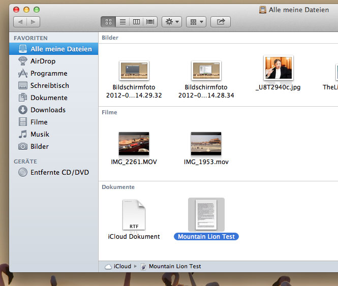 Ob eine Datei in der iCloud gespeichert ist, sieht man im Finder anhand eines kleinen Symbols. 