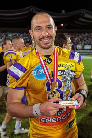 Friede, Freude, MVP-Titel. Vikings-Quarterback Christoph Gross wurde in der Halbzeit und am Ende des Spiels ausgezeichnet. Friede, Freude, MVP-Titel. Vikings-Quarterback Christoph Gross wurde in der Halbzeit und am Ende des Spiels ausgezeichnet.