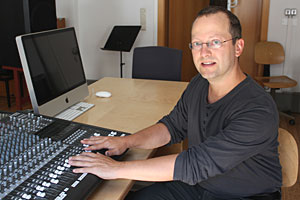 "Man kann auch ein guter Komponist sein, wenn man weiß, wie man eine Glühbirne einschraubt." "Man kann auch ein guter Komponist sein, wenn man weiß, wie man eine Glühbirne einschraubt."
