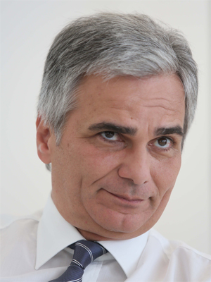 Ich verstehe Peter Kaiser gut, der sagt: "Machen wir einen
Schlussstrich, machen wir Neuwahlen." Aber es ist nicht Sache des
Bundeskanzlers, in Kärnten einzugreifen. Ich verstehe Peter Kaiser gut, der sagt: "Machen wir einen
Schlussstrich, machen wir Neuwahlen." Aber es ist nicht Sache des
Bundeskanzlers, in Kärnten einzugreifen.