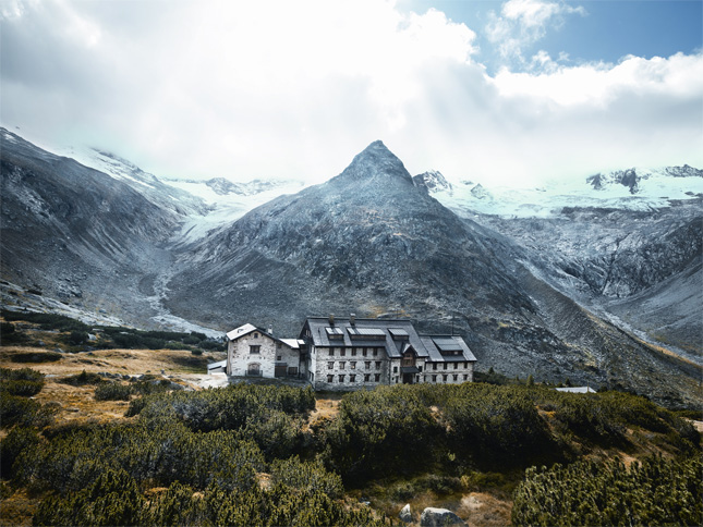Die Berliner Hütte ist die einzige Alpinhütte unter Denkmalschutz. Wer verschwitzt und müde eintritt, weiß warum.
www.tux.at www.naturpark-zillertal.at www.berlinerhütte.at 