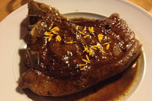 Clubsteak beim Floh, genossen noch am Strand. Bald wird's ja wieder mit dem runderneuerten Haupthaus ernst.