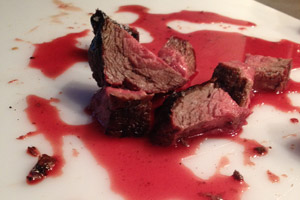 ... ist auch das so genannte Texas Steak kein Fehler: abgelegen, saftig, und am besten nicht zu lang erwärmt.