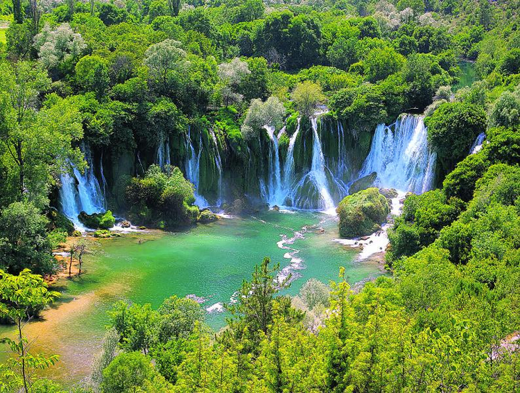Die Kravica-Wasserfälle in Bosnien (siehe Karte): Wird die Wasserkraft weiter ausgebaut, sind solche Naturparadiese in Gefahr, warnen Umweltschützer.
