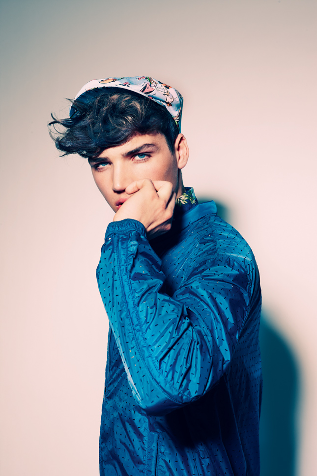 Fotos: Rafaela PröllStyling: Felix Leblhuber / Making ofHaare/Grooming: Patrick GlatthaarModel: Martin Beranek / WienermodelsMode von: Prada, Jil Sander, Art Point, Gaspard Yurkievich, Raf Simons, O'Clock, Gintman Bros., Calvin Klein Collection 