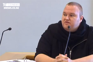 Kim Dotcom sagt vor Gericht aus, dass er bei seiner Festnahme geschlagen wurde