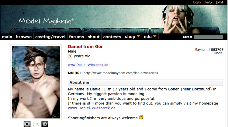 Auf der Plattform www.modelmayhem.com finden sich ein paar Details über Daniel Wiezorrek, dem angeblichen "Shootingstar der deutschen Modelszene". Der Link zur Homepage des 19-Jährigen geht aber ins Leere.