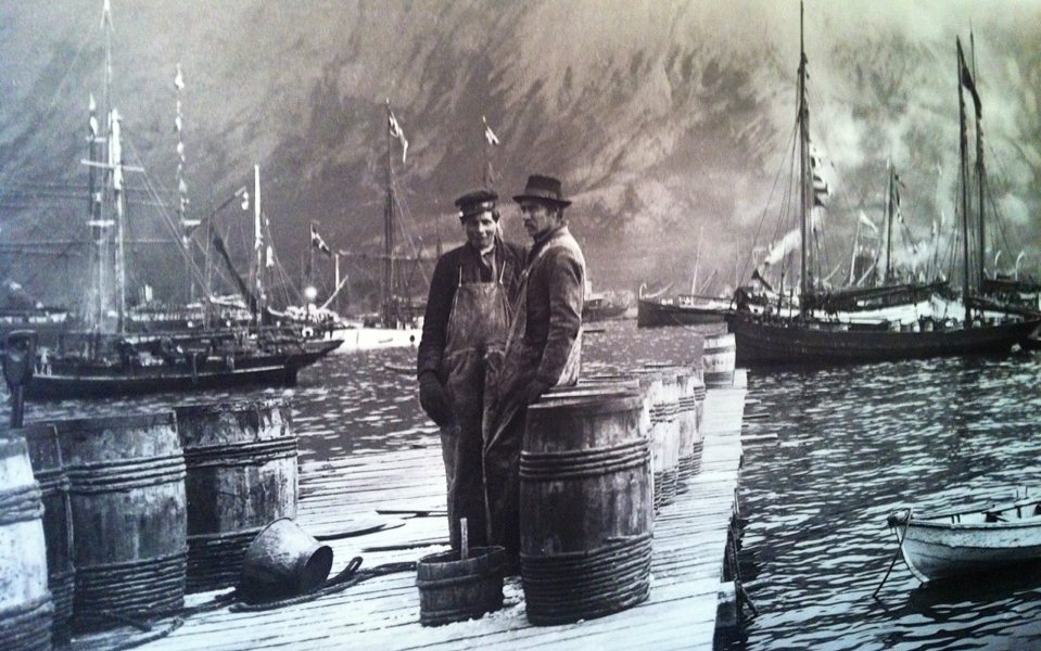 Das Leben der Fischer war karg und mühsam. Aber zumindest gab es Arbeit - bis das Meer leer war. 
-> Hier gibt's eine Ansichtssache aus dem Museum.
