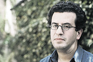 Meister der genauen Beobachtung: Hisham Matar. Meister der genauen Beobachtung: Hisham Matar.