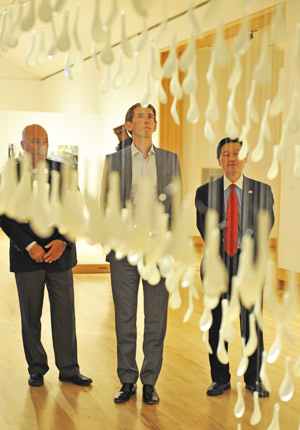 Kunst im Rathaus und viele internationale Feste: So versucht man in Markham die Zuwanderergruppen zusammenzuhalten. Kunst im Rathaus und viele internationale Feste: So versucht man in Markham die Zuwanderergruppen zusammenzuhalten.