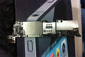 Im chinesischen Forum WeiPhone sind angeblich Fotos des iPhone5-Motherboards aufgetaucht. Im chinesischen Forum WeiPhone sind angeblich Fotos des iPhone5-Motherboards aufgetaucht.