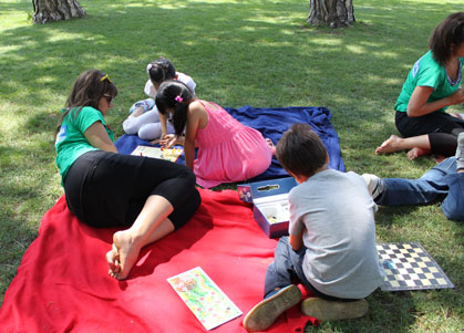Nachmittagsprogramm für die Gruppe der der Sieben- bis Zehnjährigen im Auer-Welsbach-Park. Nachmittagsprogramm für die Gruppe der der Sieben- bis Zehnjährigen im Auer-Welsbach-Park.