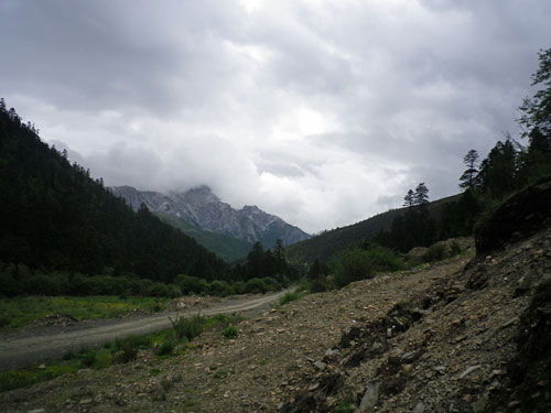 Die Bundesstraße von Shangri-La nach Xiancheng. 