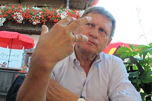 Zwei Mal war Leszek Balcerowicz Polens Finanzminister: 1989 führte er soziale Marktwirtschaft ein, ab 1997 zum EU-Beitritt. Zwei Mal war Leszek Balcerowicz Polens Finanzminister: 1989 führte er soziale Marktwirtschaft ein, ab 1997 zum EU-Beitritt.