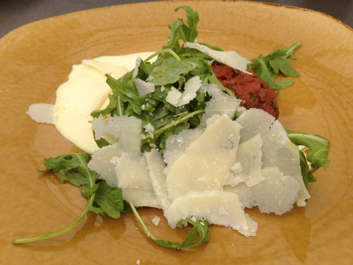 Beef Tatare 2012, versteckt unter Grana und Senfrahmsee, noch immer in der Hermesvilla