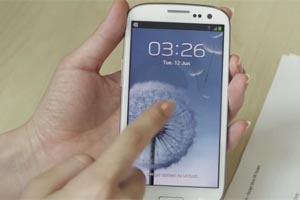 Steine in einem Bach waren die gedankliche Vorlage für das Aussehen des "Galaxy S3". Steine in einem Bach waren die gedankliche Vorlage für das Aussehen des "Galaxy S3".