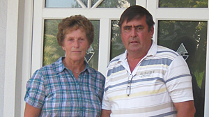 "100 Prozent Sicherheit gibt es nicht. So mancher Damm ist gebrochen." Johann und Margarete Forschum aus Kolbing, Oberösterreich. "100 Prozent Sicherheit gibt es nicht. So mancher Damm ist gebrochen." Johann und Margarete Forschum aus Kolbing, Oberösterreich.