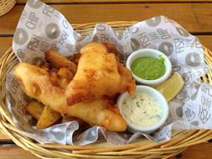 Und hier noch die Fish and Chips auf der Summerstage. Das Fett dürfte halt schon ein bisschen älter gewesen sein. Und hier noch die Fish and Chips auf der Summerstage. Das Fett dürfte halt schon ein bisschen älter gewesen sein.