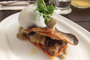 Brasse in der Brasserie Santner in Graz, golden und okay. Brasse in der Brasserie Santner in Graz, golden und okay.