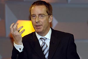 Sieht Reformbedarf  bei den Sozialsystemen auch in besser dastehenden Ländern wie Deutschland: IW-Chef Michael Hüther.