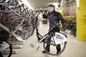 Die Velostation Milchgässli am Bahnhof Bern ist Radgarage und Dienstleistungszentrum zugleich. Die Velostation Milchgässli am Bahnhof Bern ist Radgarage und Dienstleistungszentrum zugleich.