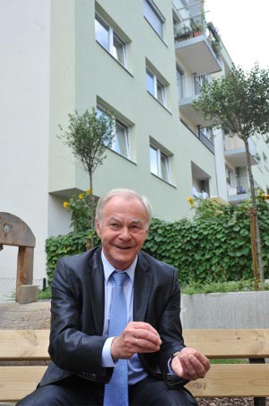 Jörg Wippel vor seinem jüngsten "Baby", einer frei finanzierten Wohnbauanlage in der Horvathgasse in Wien-Ottakring: "Wir brauchen mehr Wohnungen für Einkommensschwächere." Jörg Wippel vor seinem jüngsten "Baby", einer frei finanzierten Wohnbauanlage in der Horvathgasse in Wien-Ottakring: "Wir brauchen mehr Wohnungen für Einkommensschwächere."