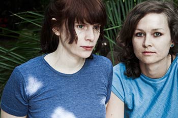 Veronika Eberhart und Julia Mitterbauer sind "Plaided". Veronika Eberhart und Julia Mitterbauer sind "Plaided".