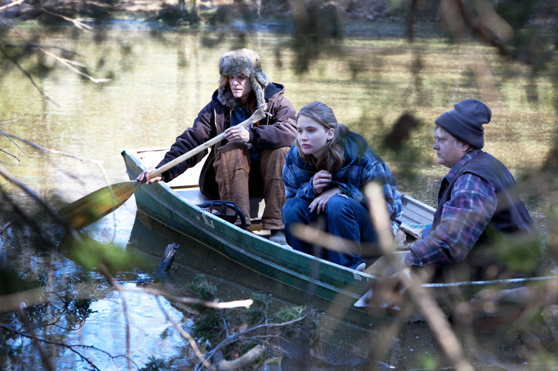Eine Szene aus Daniel Woodrells 2010 von Debra Granik verfilmtem Roman "Winters Knochen" um die jugendliche Heldin Ree Dolly (dargestellt von Jennifer 
Lawrence): Düster, hoffnungslos, noir. 