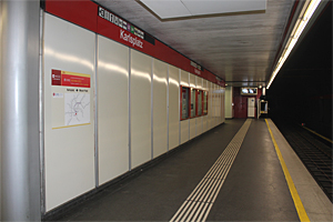 In der U1-Station Karlsplatz wurden vor kurzem die Bänke abmontiert. 