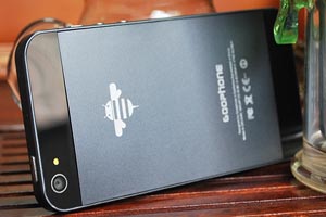 Verkehrte Welt: GooPhone will das iPhone-5-Design in China patentiert haben. Verkehrte Welt: GooPhone will das iPhone-5-Design in China patentiert haben.
