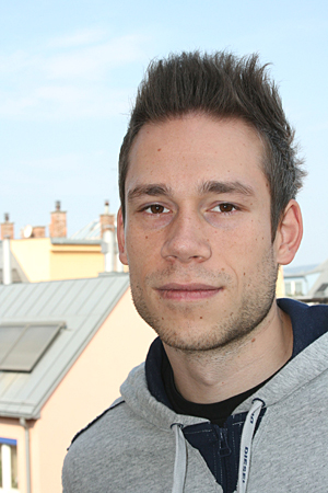 ... ihrem Kollegen Justin Kadi dem Thema Gentrifizierung verschrieben. Sie stellen die Frage: "Wem gehört die Stadt?" ... ihrem Kollegen Justin Kadi dem Thema Gentrifizierung verschrieben. Sie stellen die Frage: "Wem gehört die Stadt?"