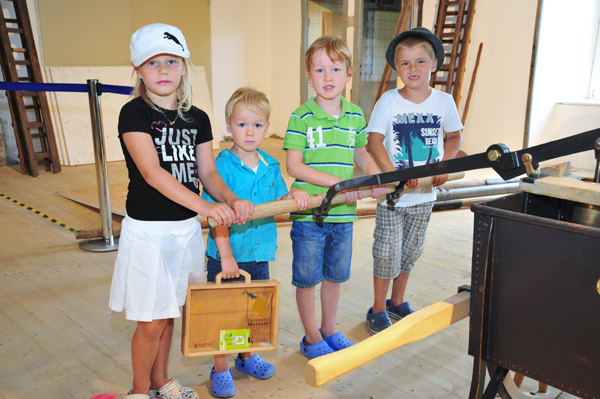 Die Kinder sammelten in einem "Reisekoffer" Schätze, die 
es in allen Museen zu finden galt. 