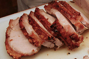 Donnerstag wird im Gasthaus Schmitzberger ein großer Schweinsbraten in die Röhre geschoben. Donnerstag wird im Gasthaus Schmitzberger ein großer Schweinsbraten in die Röhre geschoben.