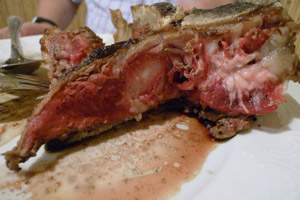 Sieht ein bisschen aus wie ein nicht so beliebtes Tier: Was von der Bistecca übrig blieb. Sieht ein bisschen aus wie ein nicht so beliebtes Tier: Was von der Bistecca übrig blieb.