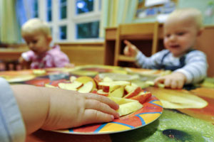 Der Übergang in den Kindergarten will sorgfältig gestaltet sein. Der Übergang in den Kindergarten will sorgfältig gestaltet sein.
