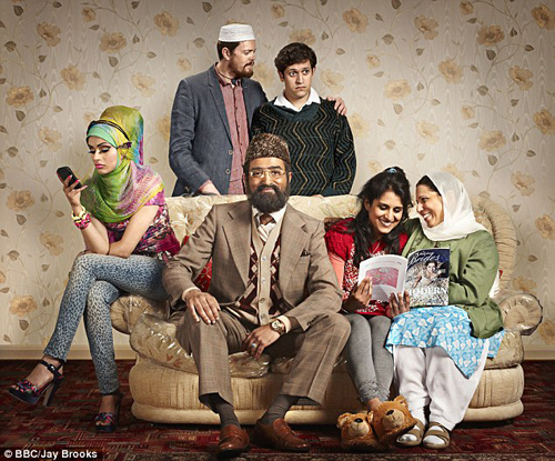 "Mr. Khan" lebt im englischen Birmingham als Vertreter der pakistanischen Gemeinde. Der "Independent", kritisierte die Sendung vor allem für ihre Stereotypisierung, ihr humorloses Klischeé-Spiel und die fehlende Originalität. 