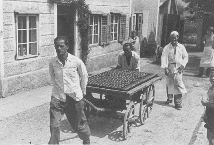 Bäckeralltag im Salzburg der 1930er-Jahre.