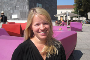 Die Dolmetscherin für Österreichische Gebärdensprache (ÖGS) Elke Schaumberger engagiert sich seit Jahren im Berufsverband ÖGSDV. 