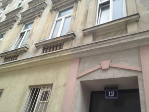 Mühlfeldgasse 12, Nähe Praterstern: Eines von 15 Häusern, die den Gesellschaftern der Castella GmbH zuzurechnen sind. Mühlfeldgasse 12, Nähe Praterstern: Eines von 15 Häusern, die den Gesellschaftern der Castella GmbH zuzurechnen sind.
