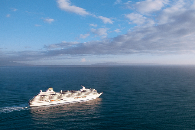250 Meter lang, bietet die Crystal Serenity Platz für 1070 Passagiere, im Vergleich zu anderen Ozeanriesen ein Zwerg, aber einer, der es in sich hat.