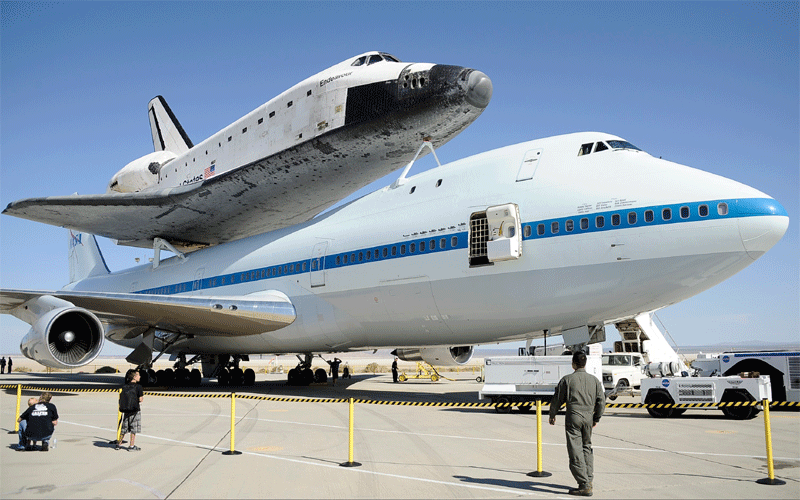 Eine modifizierte Boeing 747 brachte das Shuttle unbeschadet zur Erde.