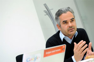 "Google hat sehr viele Nutzer weltweit. Von Anfang an war es für uns klar, dass die Nutzer und der Umgang mit deren Daten ein ganz wichtiges und sensibles Gut darstellen."