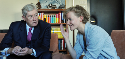 Rote Studentenfunktionärin trifft roten Industriellen: Angelika Gruber und Hannes Androsch. Rote Studentenfunktionärin trifft roten Industriellen: Angelika Gruber und Hannes Androsch.