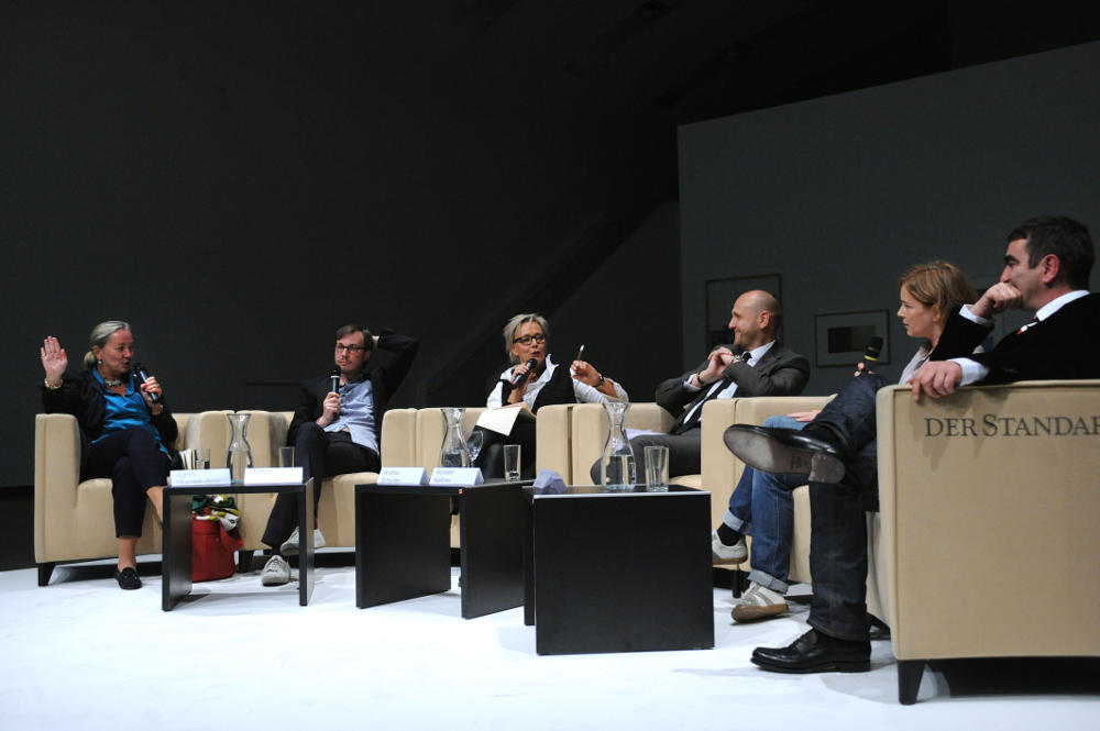 Von links: Agnes Husslein-Arco, Markus Schinwald, Andrea Schurian, 
Norbert Kettner, Rita Vitorelli, Nicolaus Schafhausen.  
