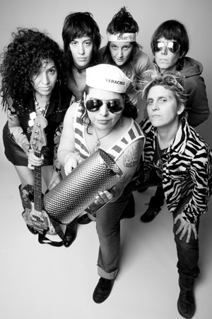 Die Kumbia Queers: Party und Feminismus. Die Kumbia Queers: Party und Feminismus.